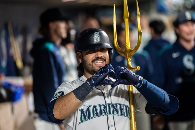 Mariners clinch first division title in 24 years