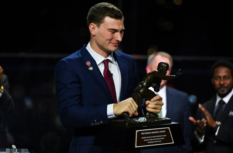 Watch Fernando Mendoza accept Heisman Trophy, full speech