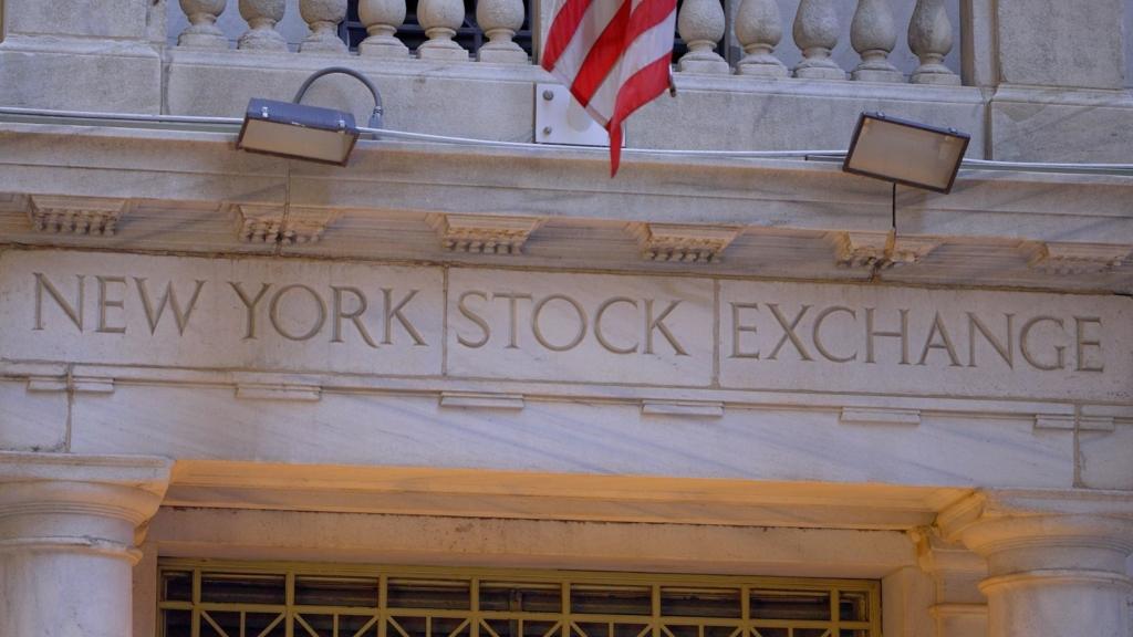 Stocks Finish Mostly Lower as Rising Crude Boosts Bond Yields
