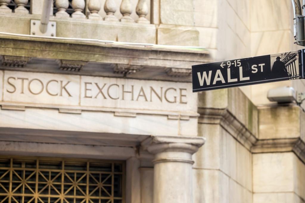 Stocks Settle Lower on Rising Bond Yields